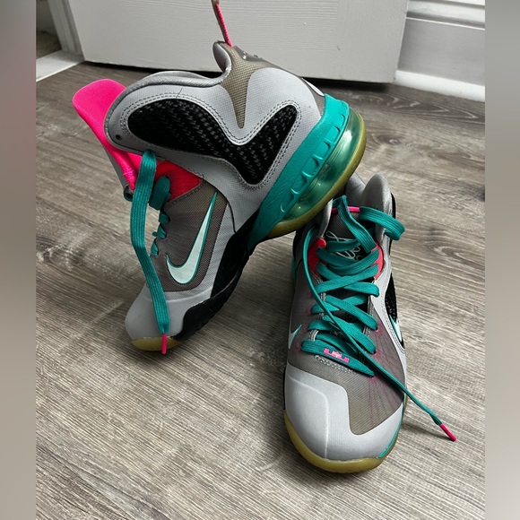 RARE NIKE LEBRON MIAMI VICE - Picture 2 of 4